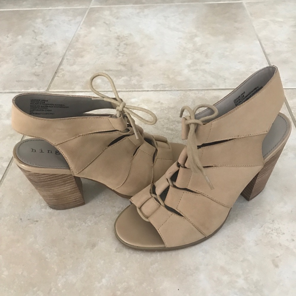 Hinge Lace-up Heela